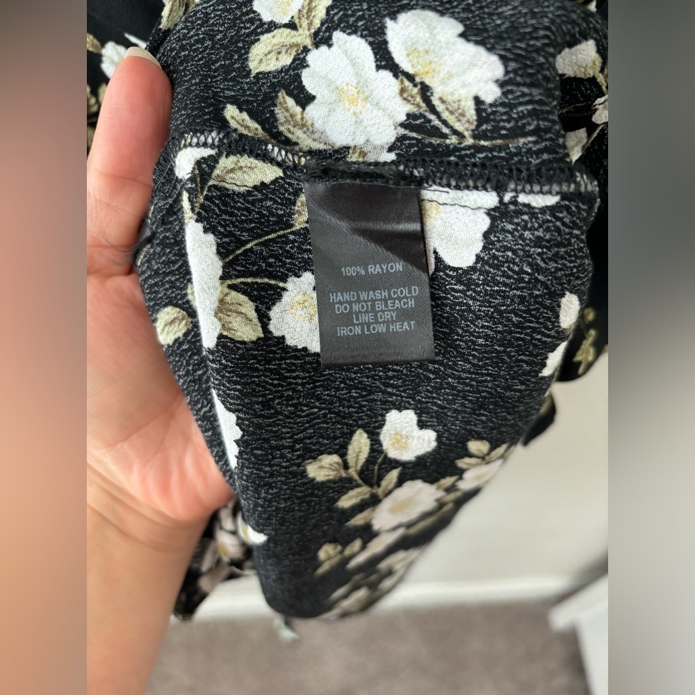 Lulus Black Floral Wrap Mini Dress size small - Picture 8 of 8